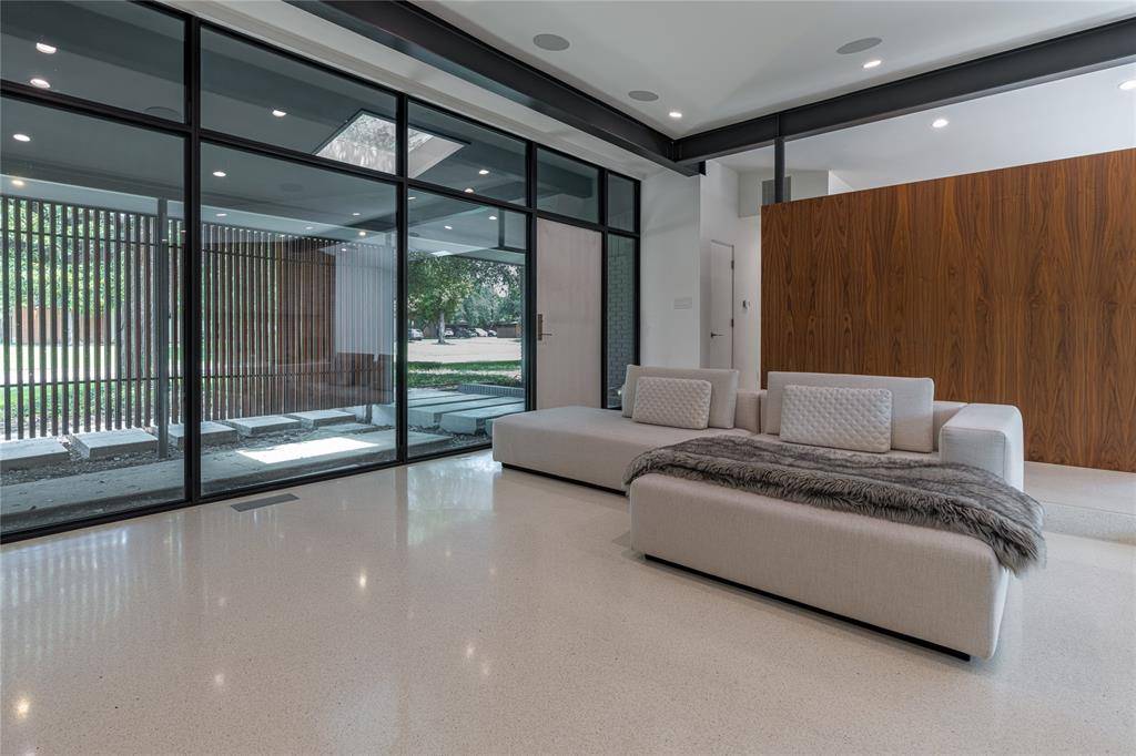 Dallas, TX 75229,10219 Rosser Road