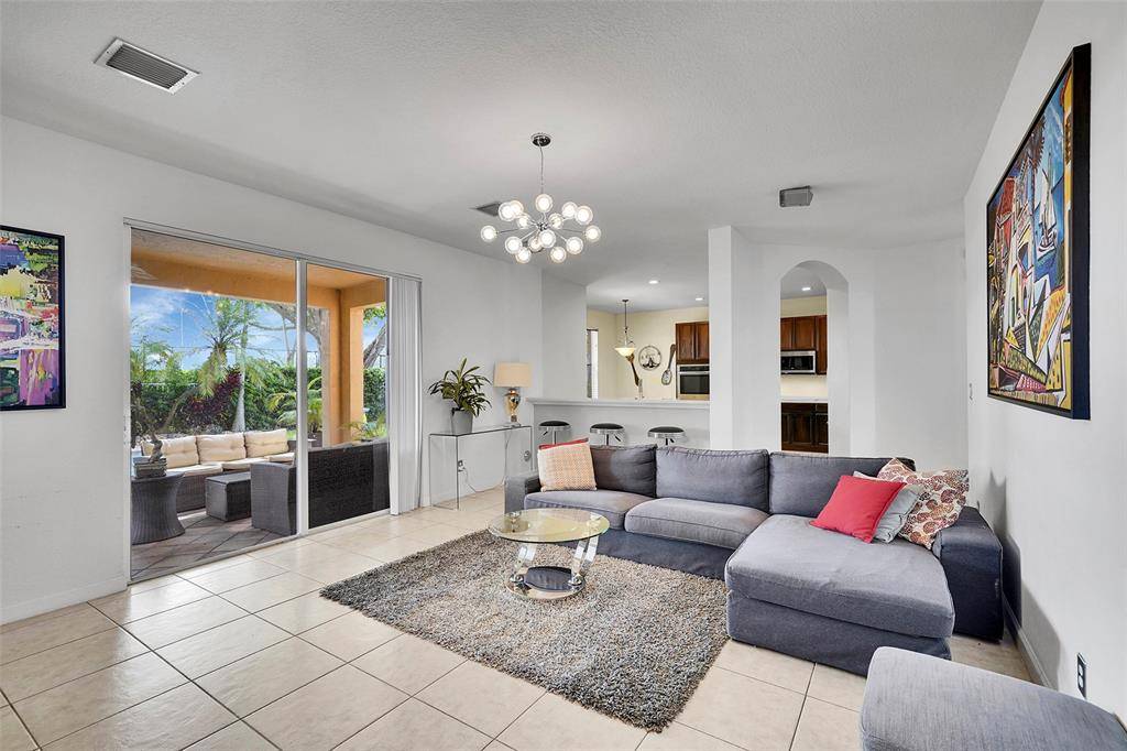 Weston, FL 33332,4100 E Gardenia Ave