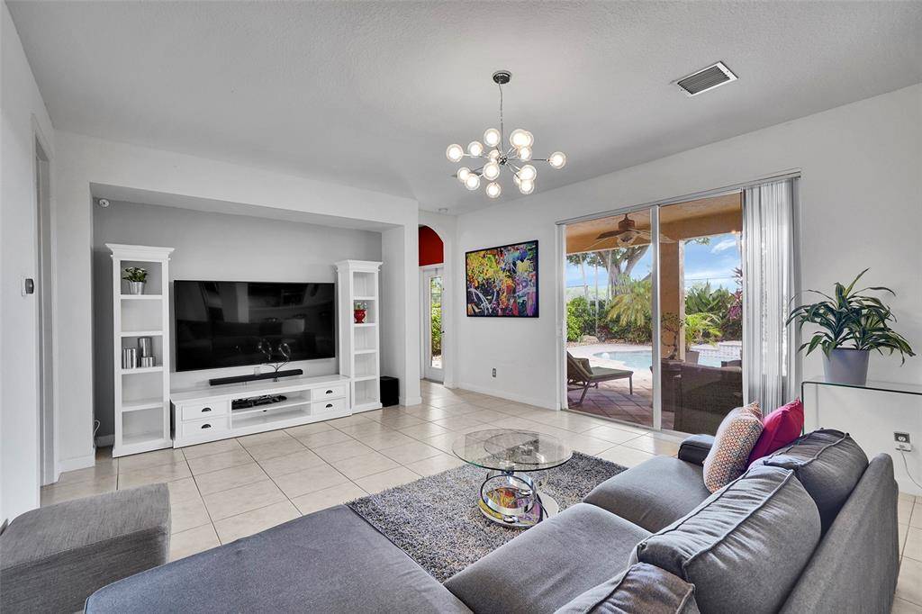 Weston, FL 33332,4100 E Gardenia Ave