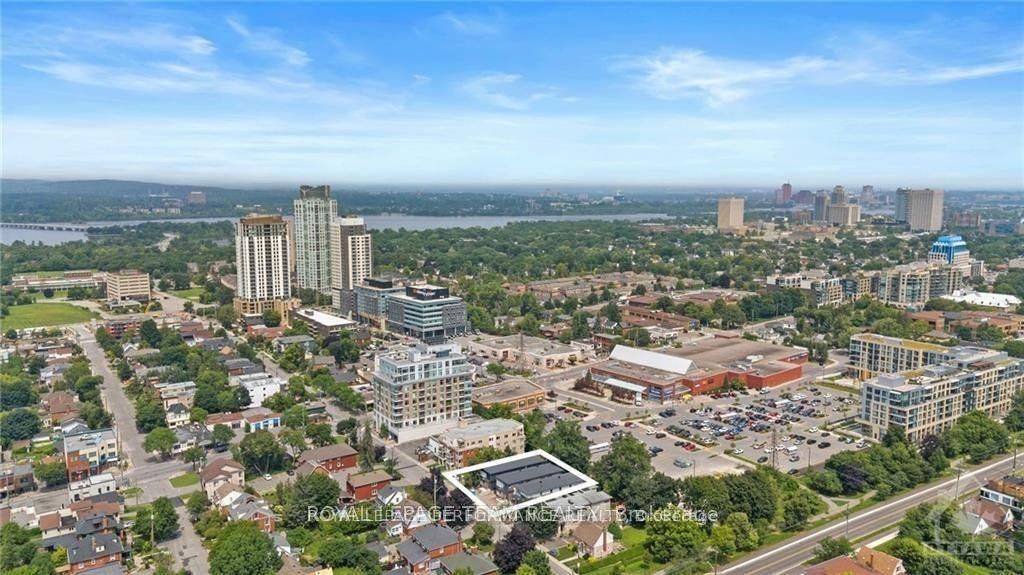 Westboro - Hampton Park, ON K1Z 5N6,417 TWEEDSMUIR AVE #C