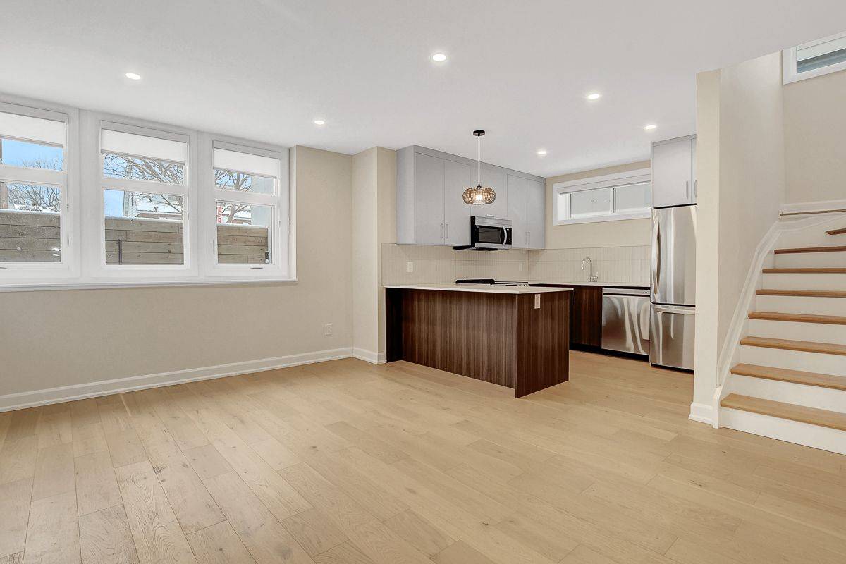 Westboro - Hampton Park, ON K1Z 5N6,417 TWEEDSMUIR AVE #C