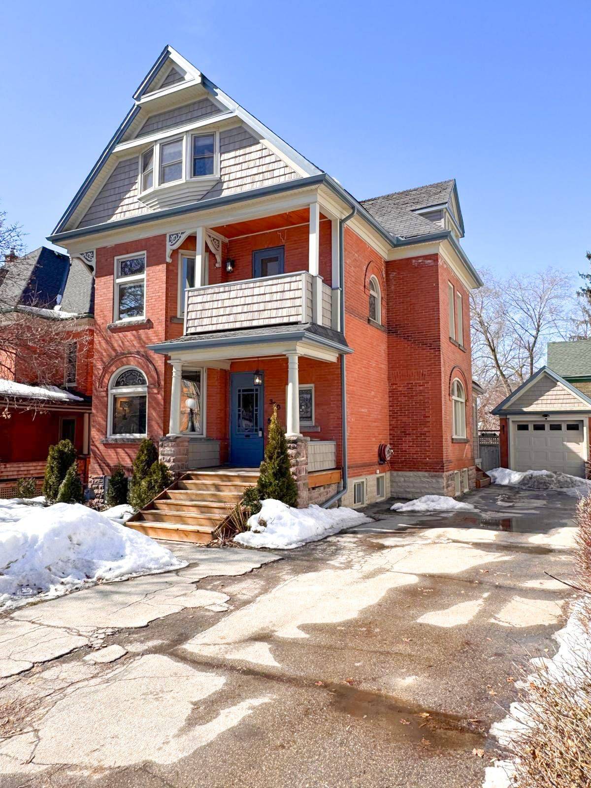 Kitchener, ON N2G 1W7,350 Queen ST S