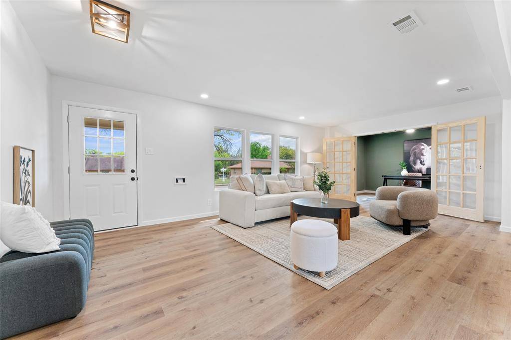 Dallas, TX 75232,729 Town Creek Drive