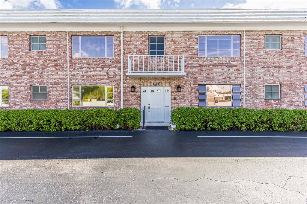 Pompano Beach, FL 33060,350 S Cypress Rd #522