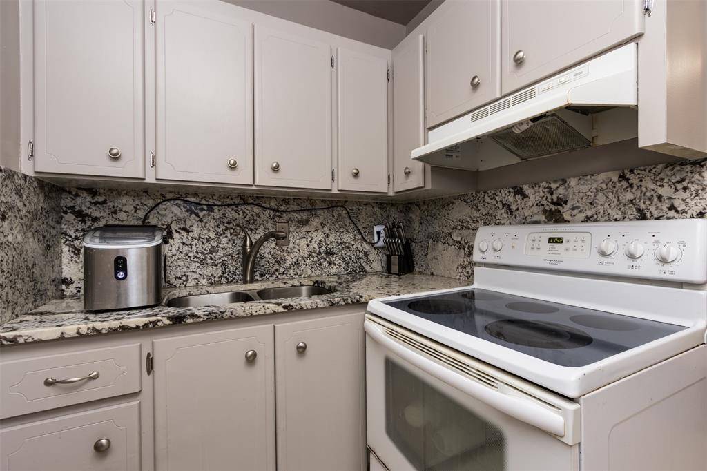 Pompano Beach, FL 33060,350 S Cypress Rd #522