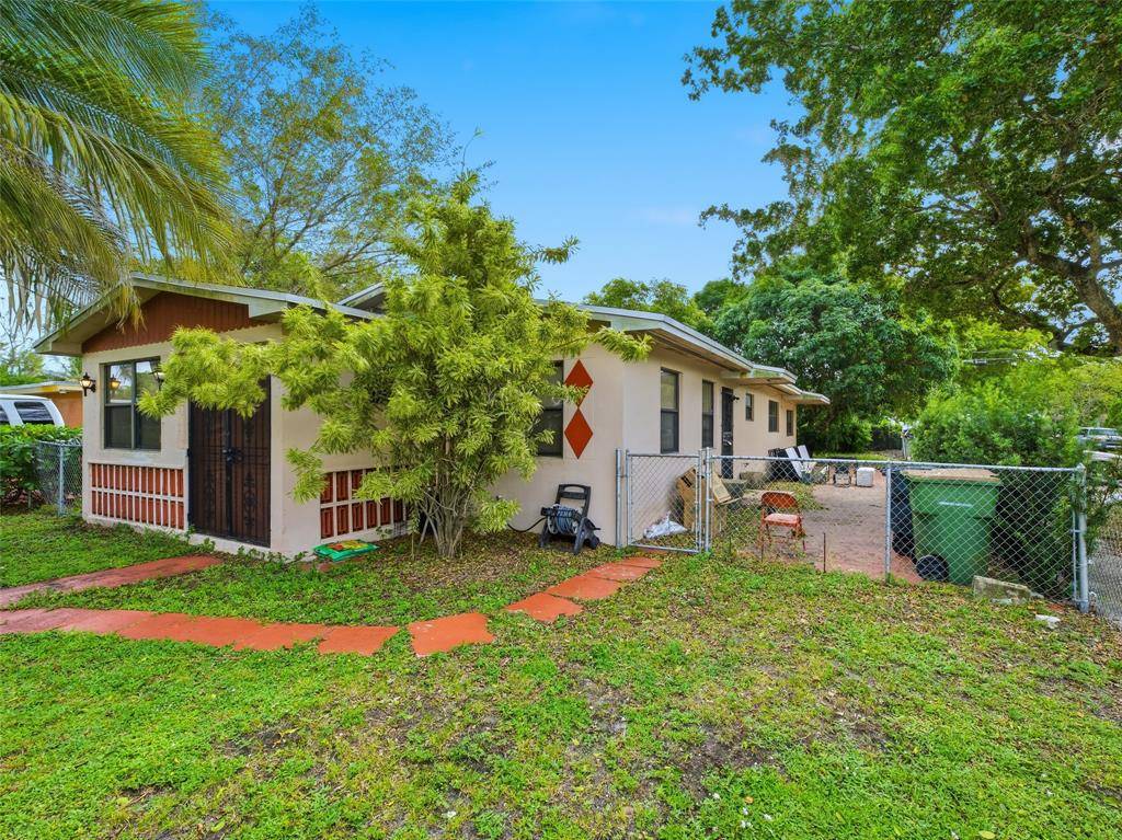 North Miami, FL 33168,1090 NW 123rd St