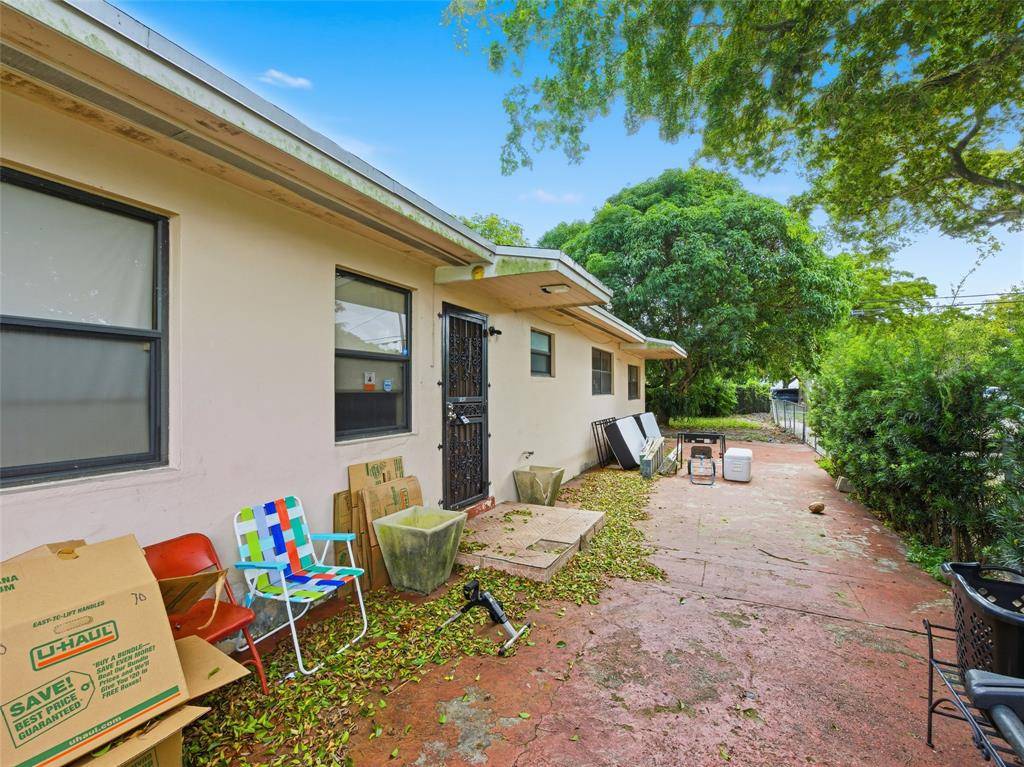 North Miami, FL 33168,1090 NW 123rd St