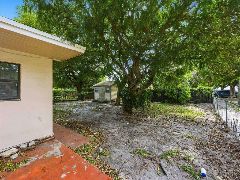 North Miami, FL 33168,1090 NW 123rd St