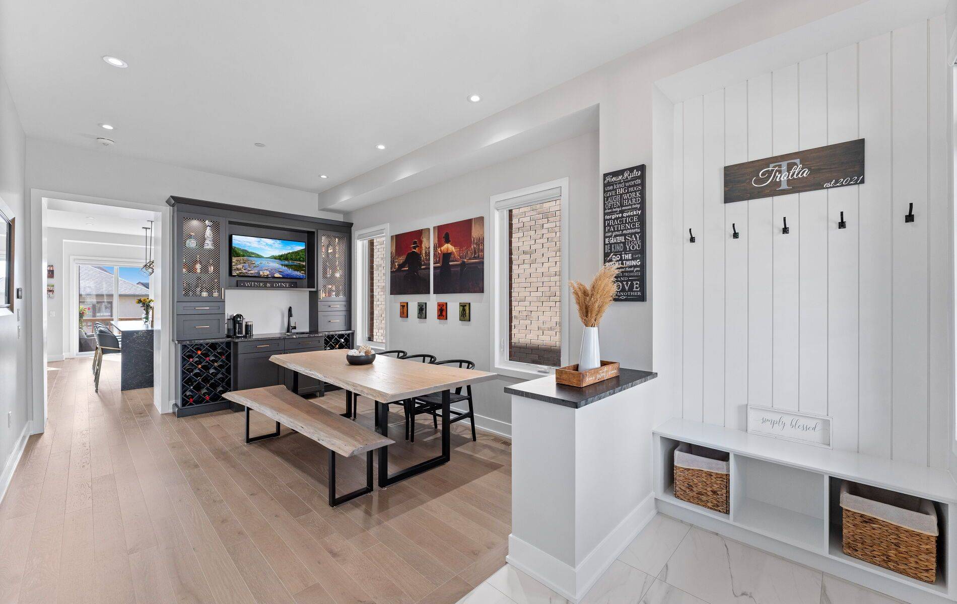 Aurora, ON L4G 3Y8,29 Sikura CIR