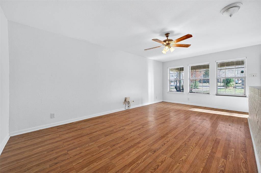 Lake Kiowa, TX 76240,234 Navajo Trail W