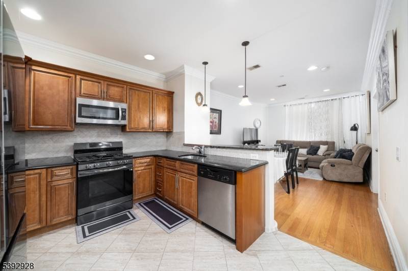 Newark City, NJ 07105,88 Saint Francis St #1B