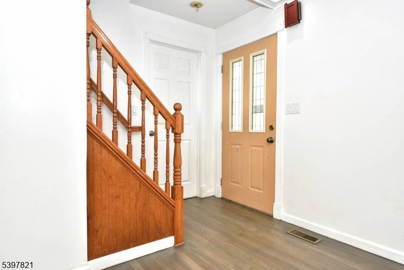 Ridgewood Village, NJ 07450,660 Arcadia Rd