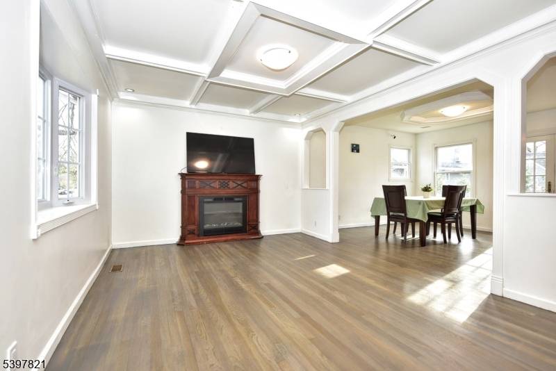 Ridgewood Village, NJ 07450,660 Arcadia Rd