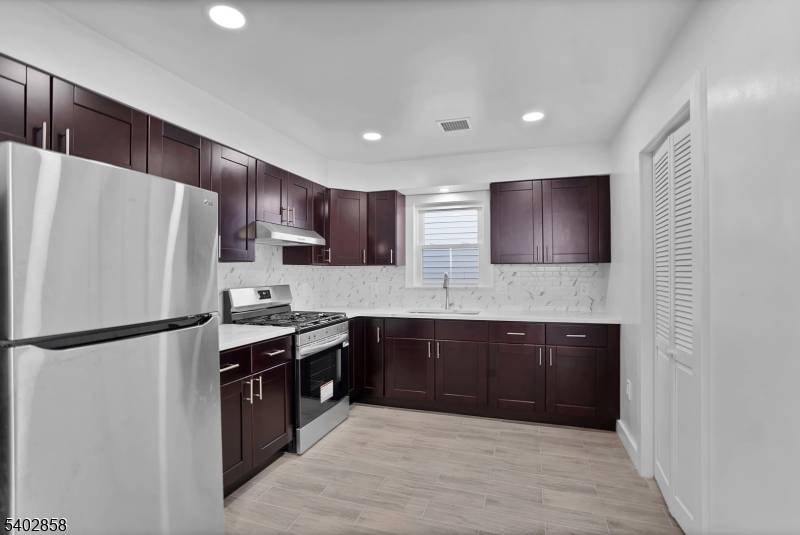 Newark City, NJ 07103,651-653 S 17Th St