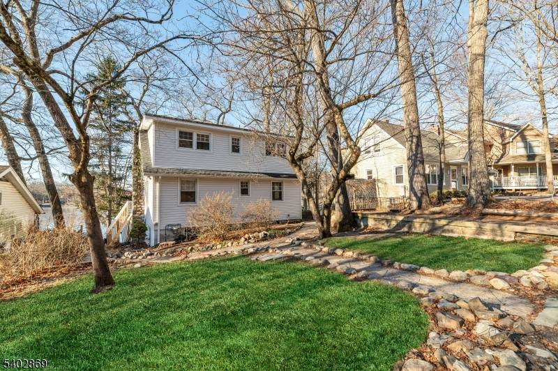 Ringwood Boro, NJ 07456,103 Upper Lakeview Ave