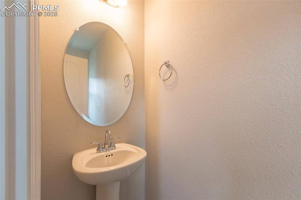 Colorado Springs, CO 80915,5352 Hammond DR