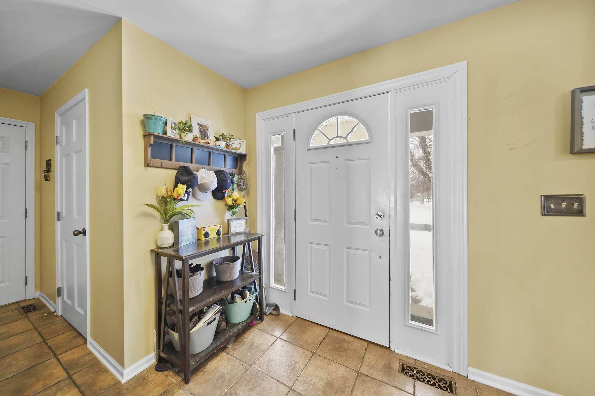 Adrian, MI 49221,520 Meadowbrook DR