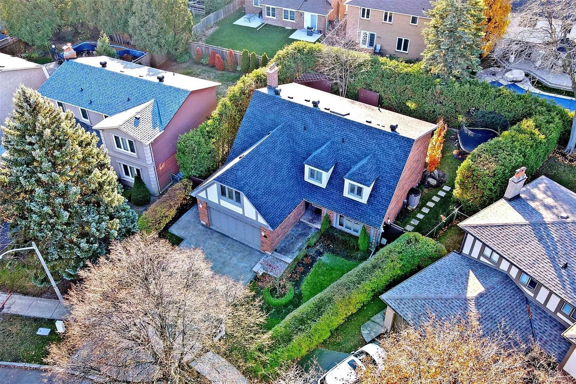 Toronto C12, ON M2L 2W1,22 Elkpath AVE