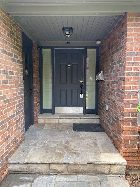 Toronto C12, ON M2L 2W1,22 Elkpath AVE