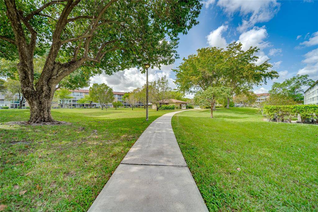 Pembroke Pines, FL 33027,13250 SW 7th Ct #303-L