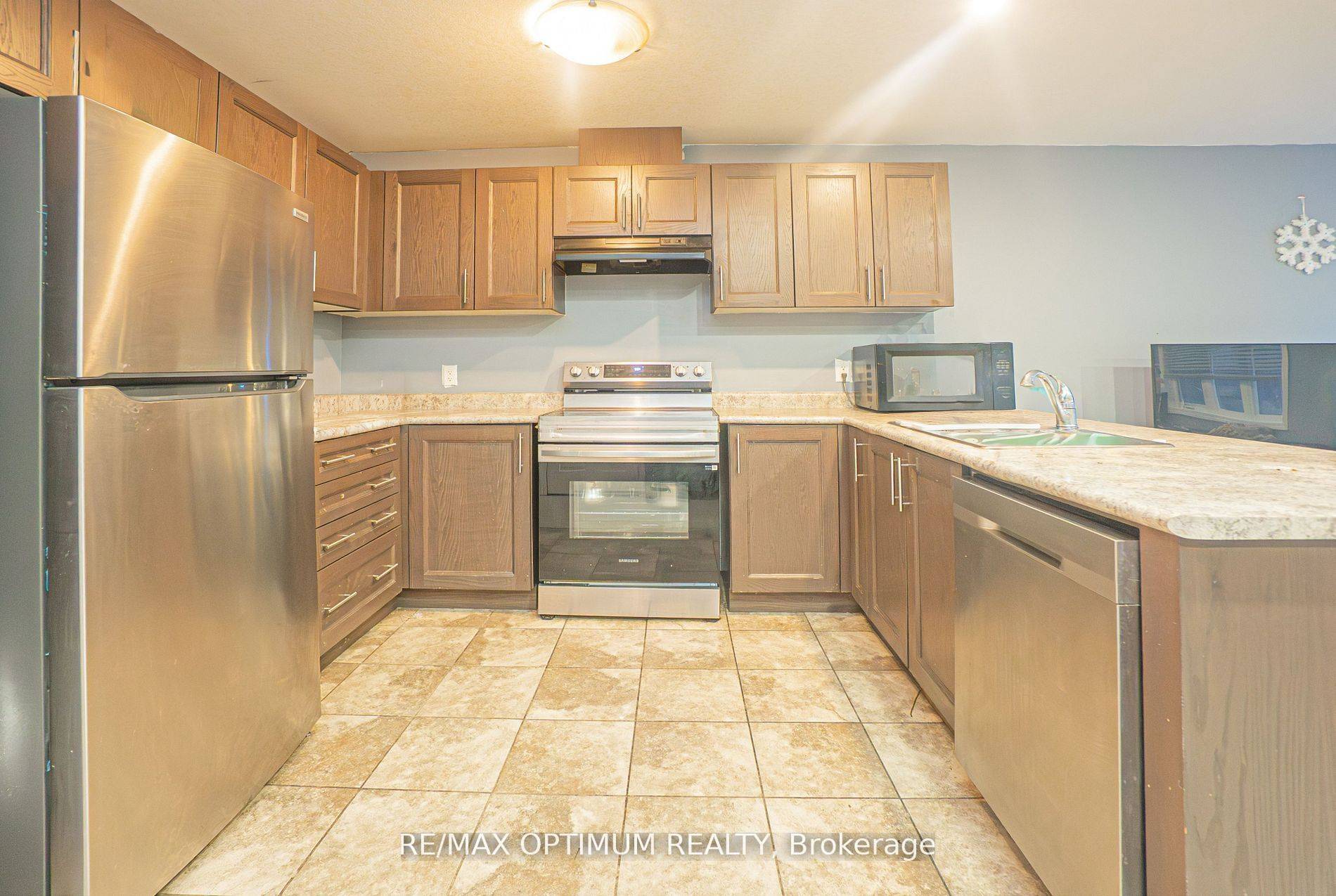 Cambridge, ON N1S 0B6,135 Hardcastle DR #57