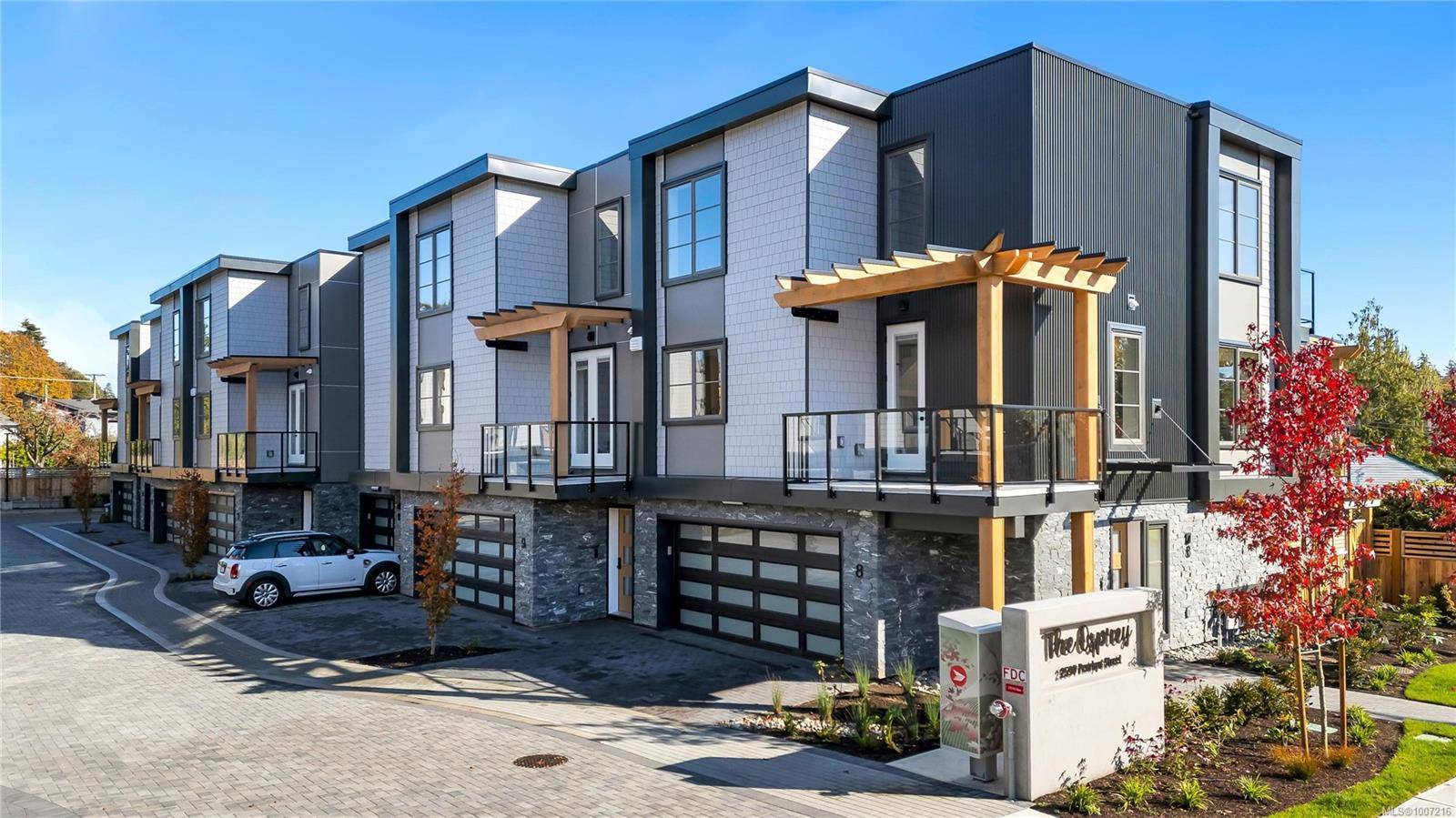 Saanich, BC V8N 1G3,2590 Penrhyn St #13