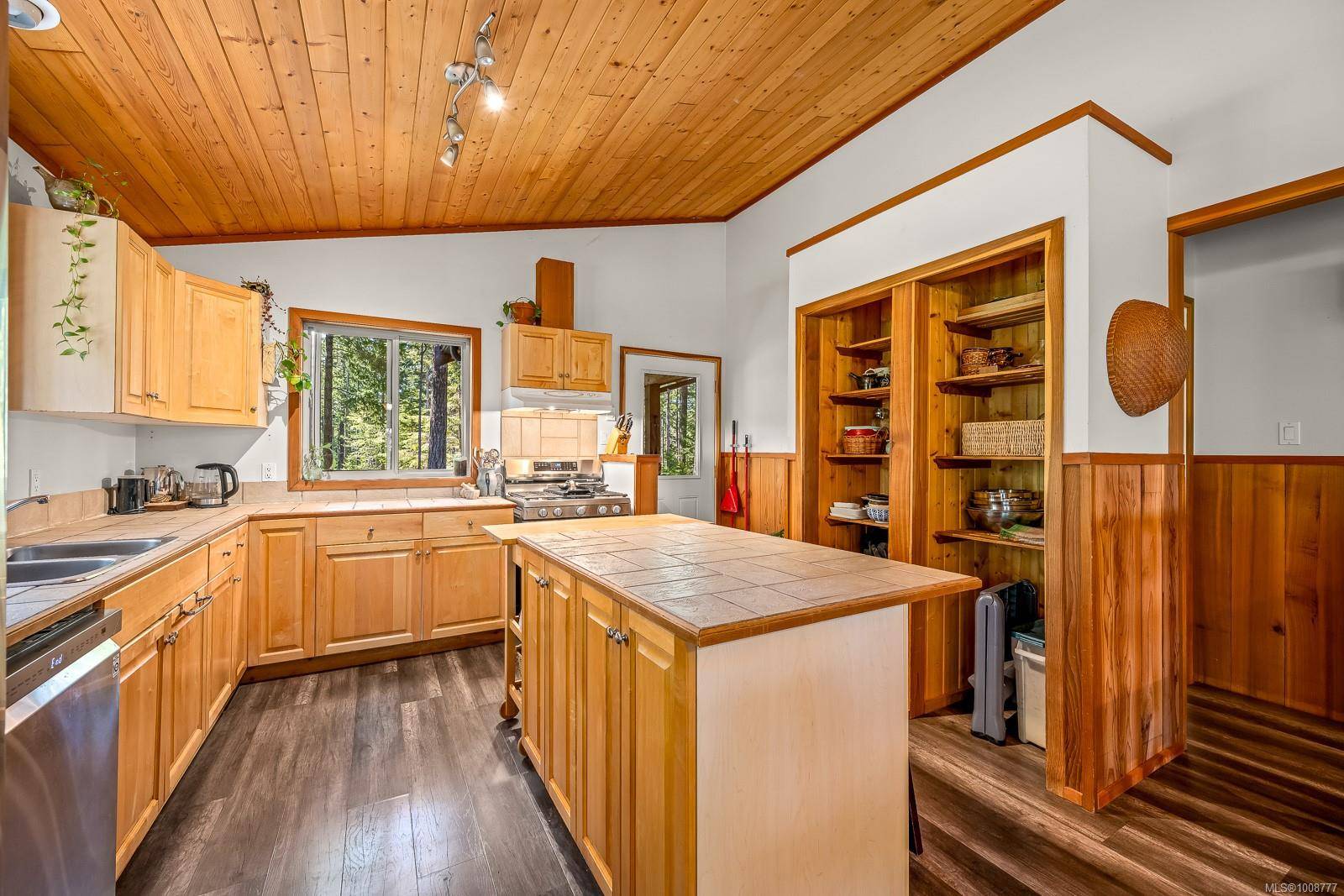 Cortes Island, BC V0P 1K0,924 Siskin Lane