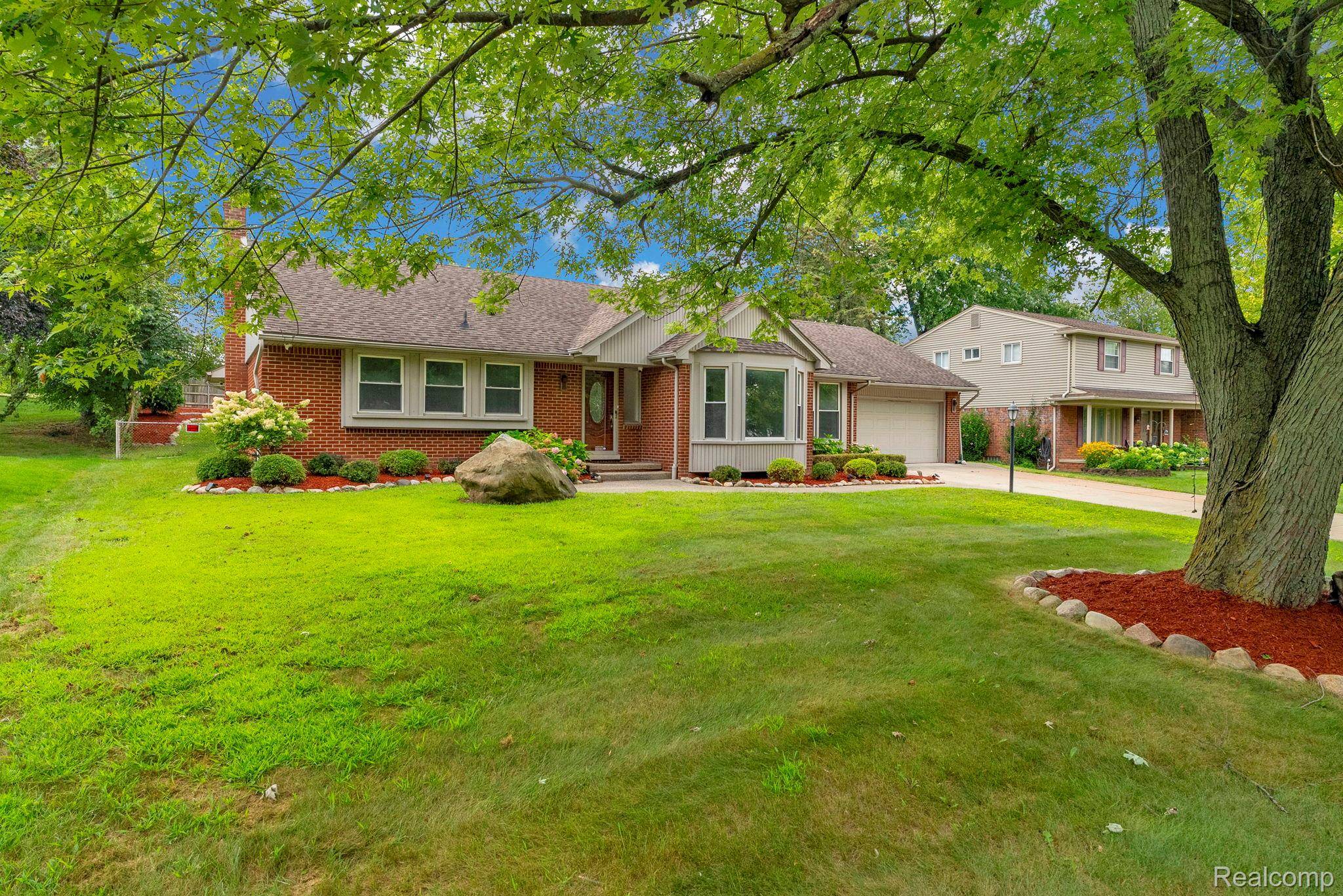 Farmington, MI 48335,36939 Heatherton DR