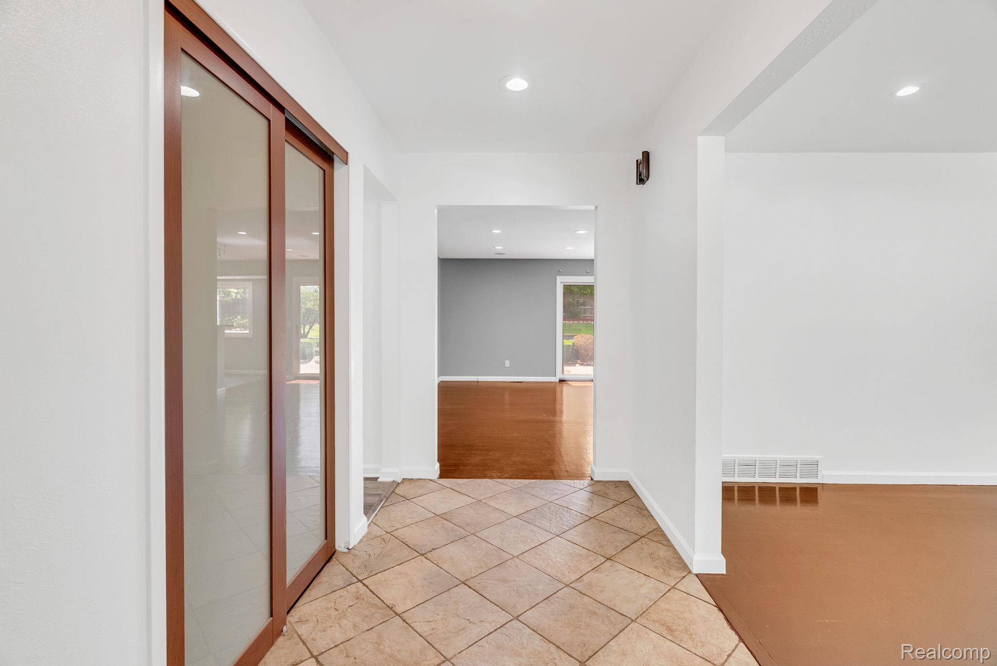 Farmington, MI 48335,36939 Heatherton DR