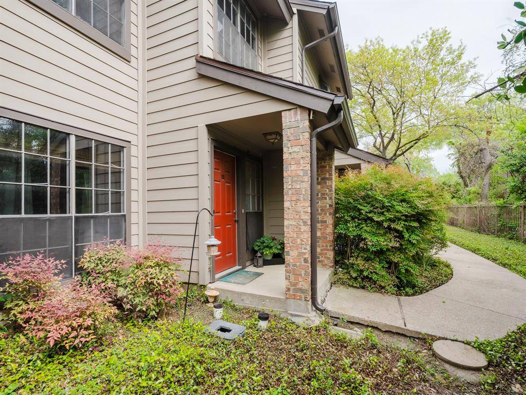 Dallas, TX 75231,9910 Royal Lane #101