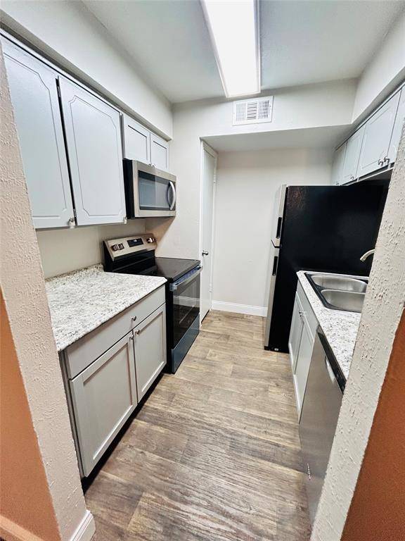 Dallas, TX 75224,2211 S Vernon Avenue #218