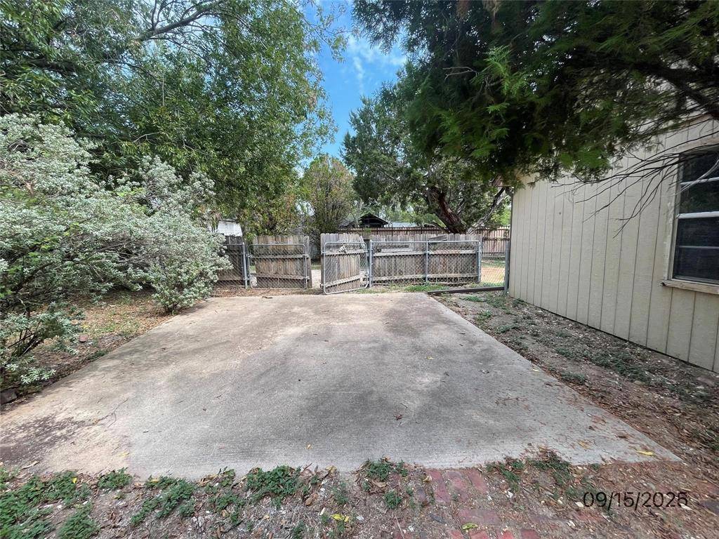 Sansom Park, TX 76114,2620 Roberts Cut Off