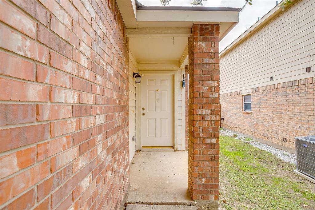 Fort Worth, TX 76179,6612 Meadow Way Lane