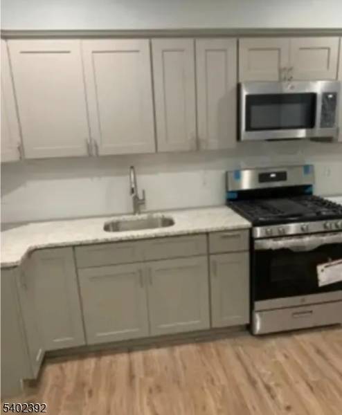 Newark City, NJ 07107,198 1St St