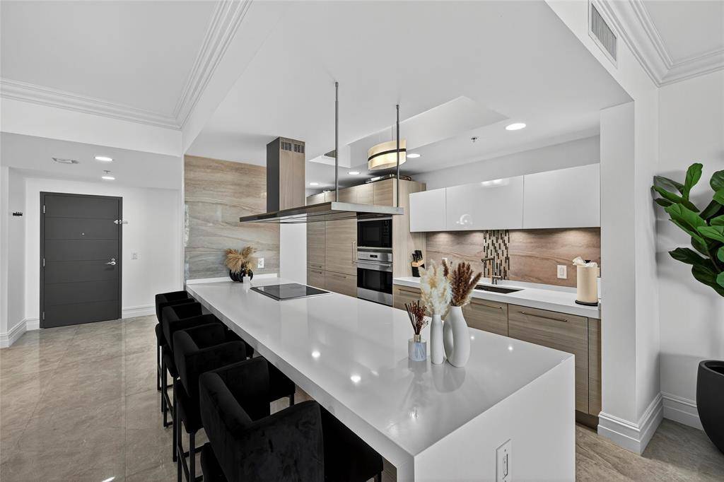 Aventura, FL 33160,17301 Biscayne Blvd #506