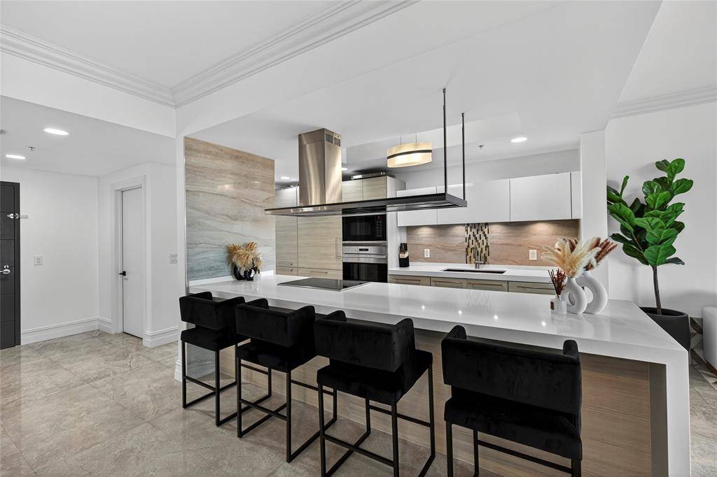 Aventura, FL 33160,17301 Biscayne Blvd #506