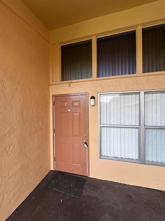 Lauderhill, FL 33313,4121 NW 26th Street #T20