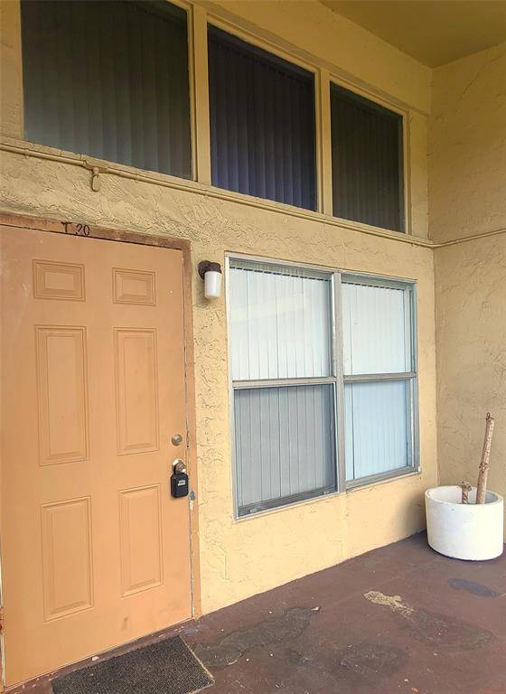 Lauderhill, FL 33313,4121 NW 26th Street #T20