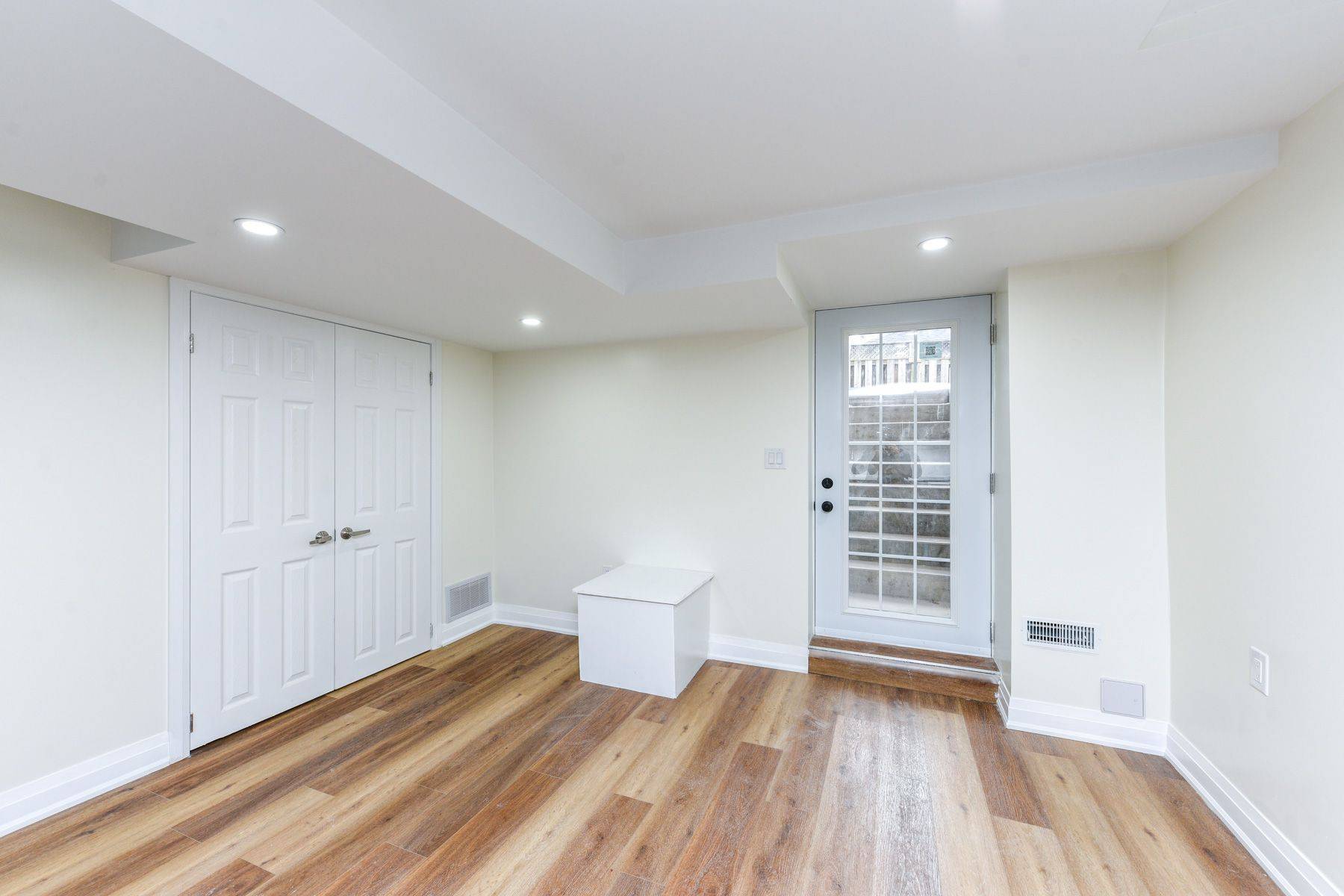 Mississauga, ON L5M 7A5,5744 Philip DR #Basement