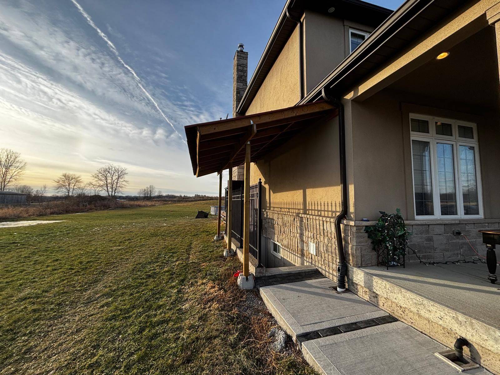 Thorold, ON L3B 5N5,1527 Merrittville HWY #Basement