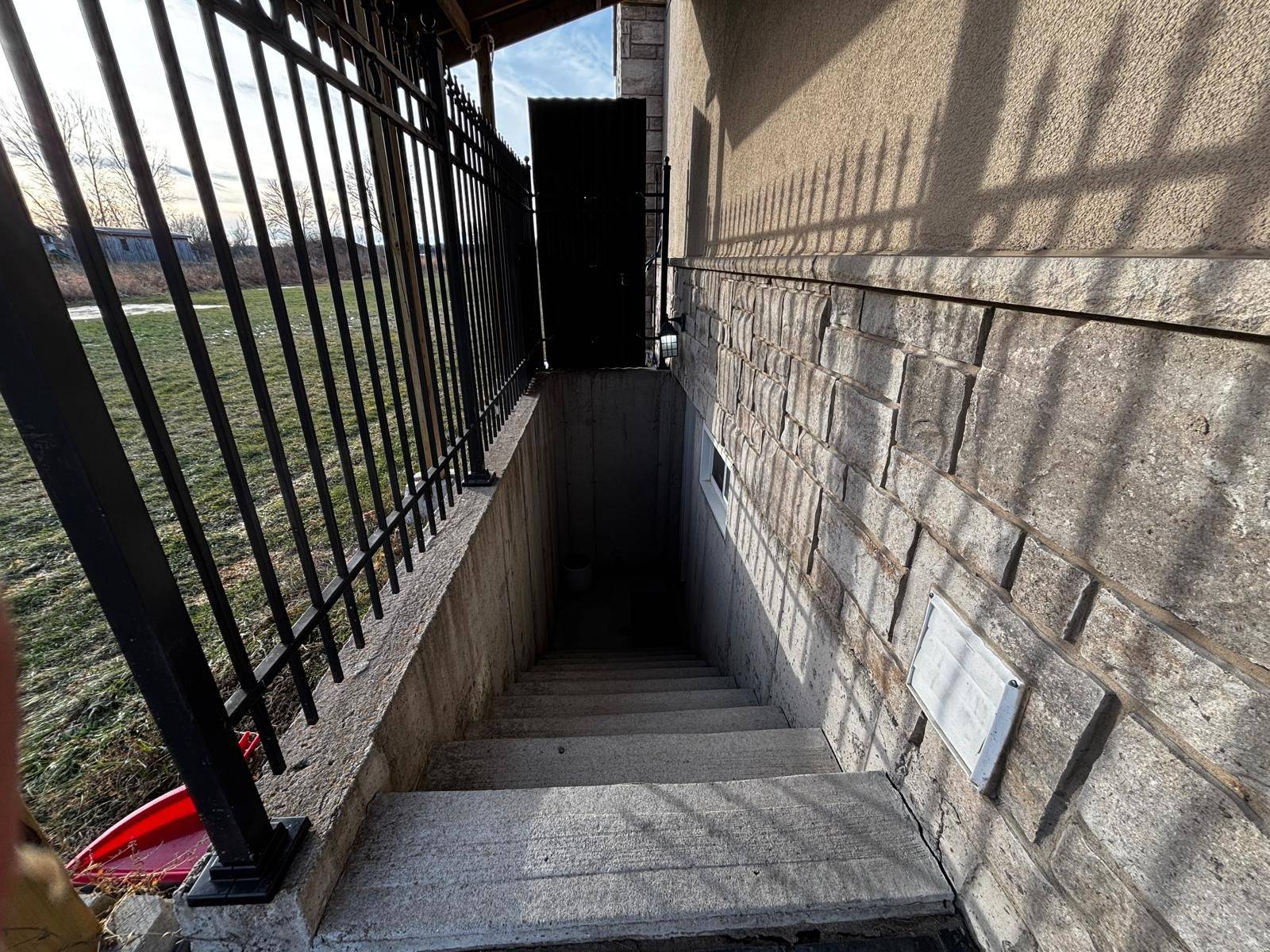 Thorold, ON L3B 5N5,1527 Merrittville HWY #Basement