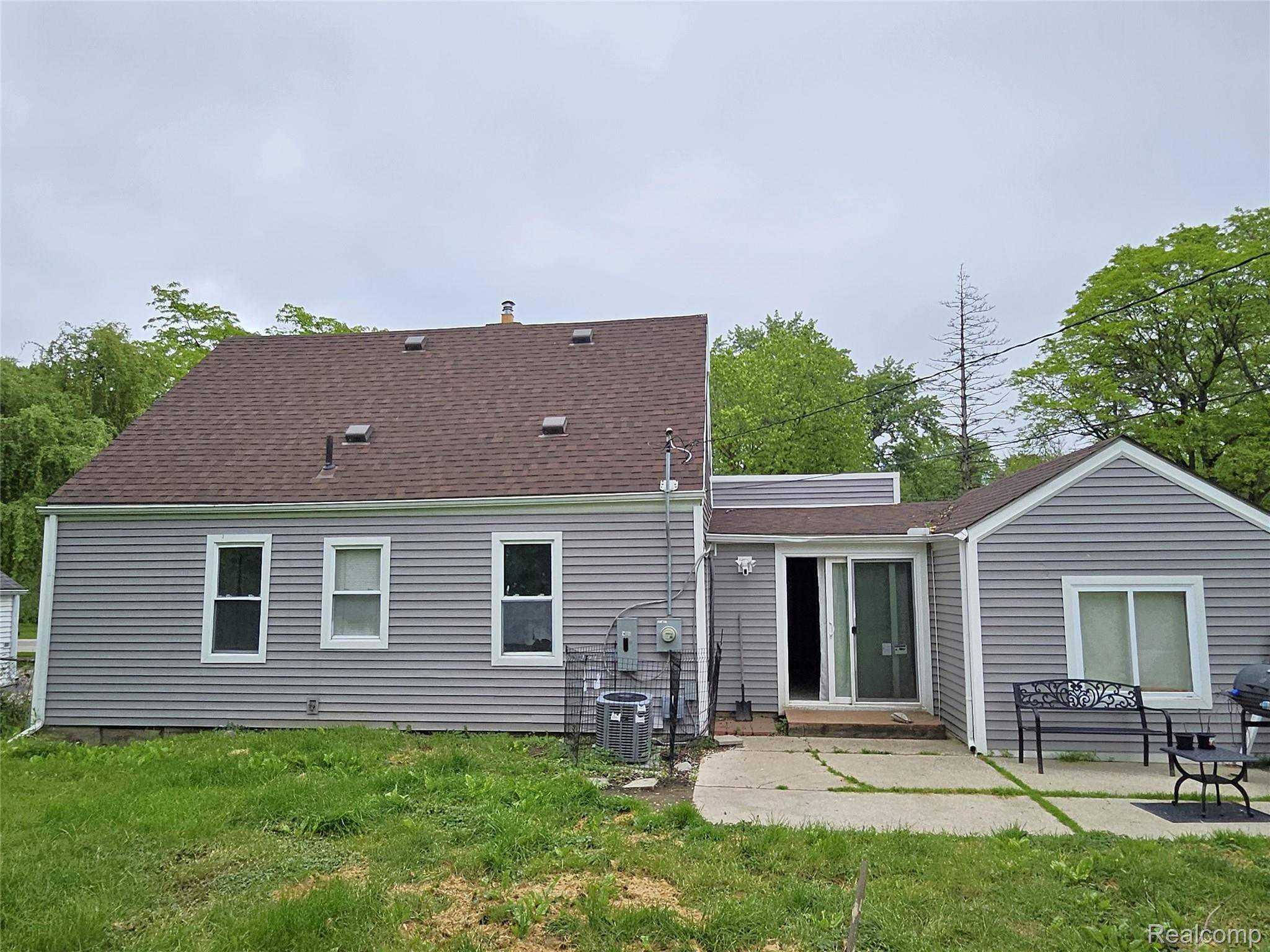 Farmington Hills, MI 48336,22189 Albion Ave