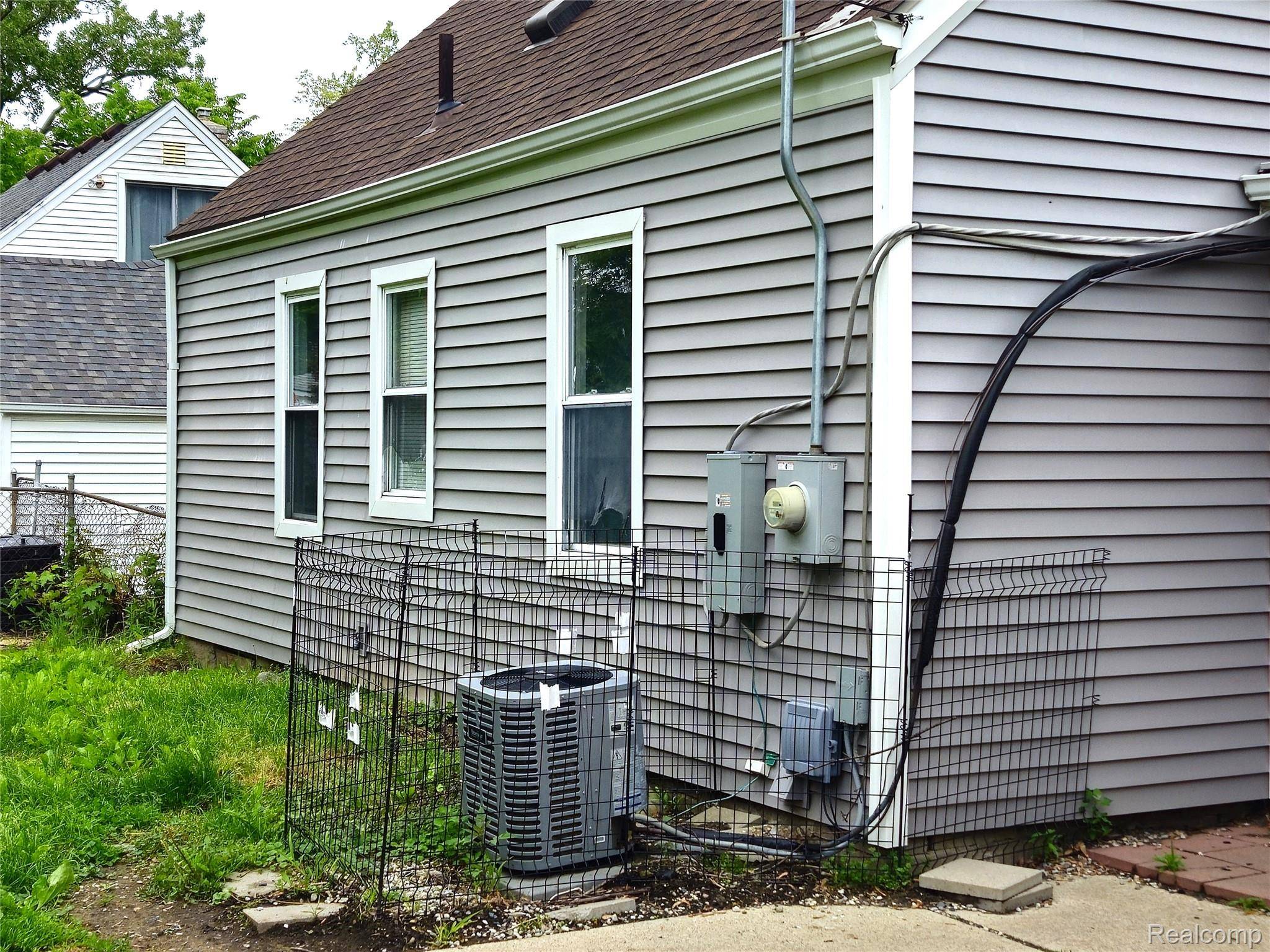 Farmington Hills, MI 48336,22189 Albion Ave