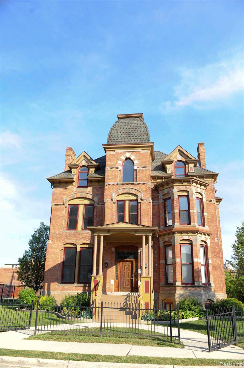 Detroit, MI 48201,102 Edmund Place #7