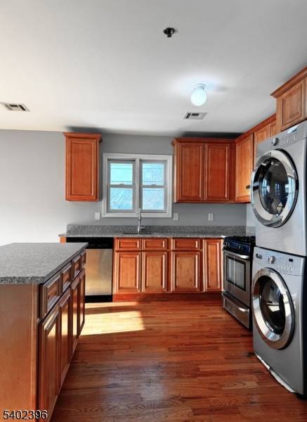 Linden City, NJ 07036,104 Luttgen Pl #4