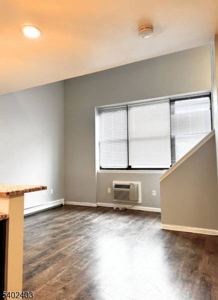 Rahway City, NJ 07065,41 E Cherry St #33