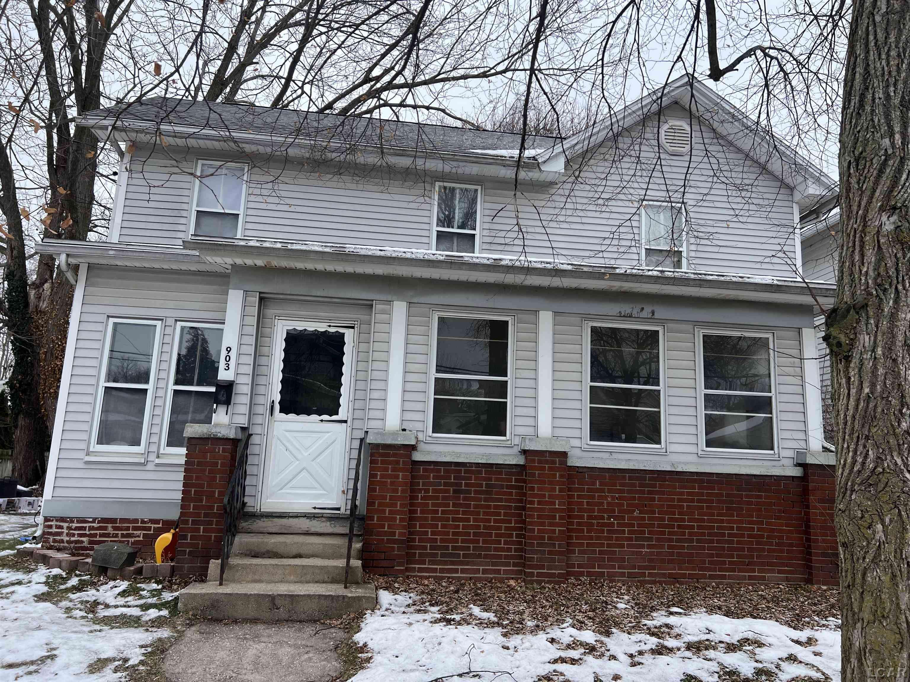 Adrian, MI 49221,903 E Maple ST