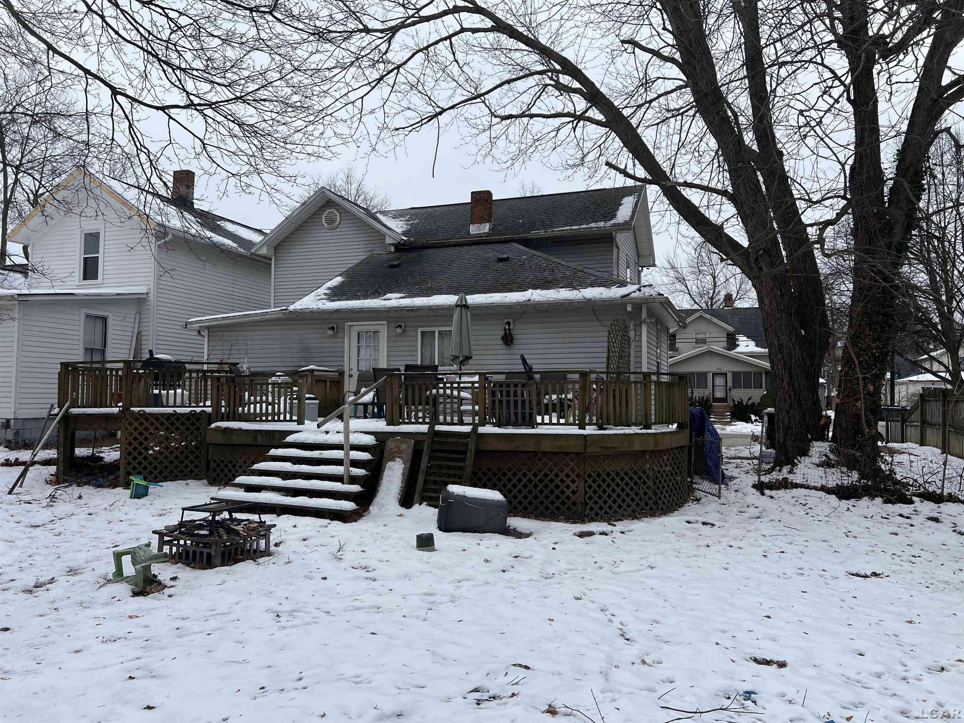 Adrian, MI 49221,903 E Maple ST