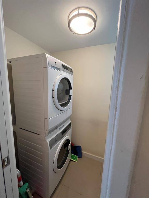 Deerfield Beach, FL 33441,333 NE 21st Ave #318