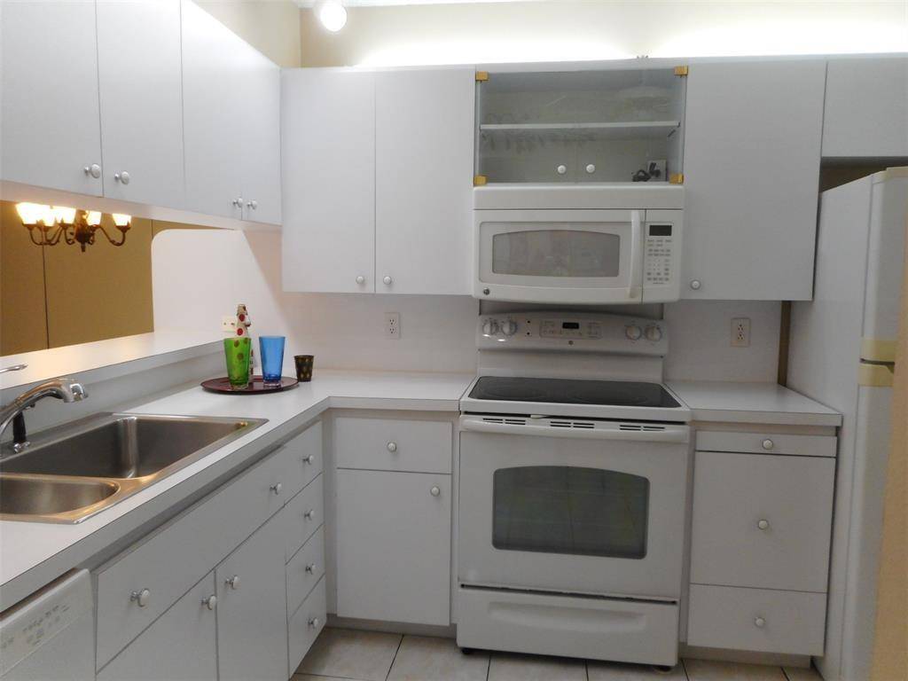 Davie, FL 33324,1715 Whitehall Drive #105